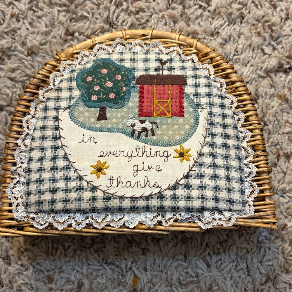 Vintage Woven Wicker Country Cottage Core Napkin Holder - Picture 6 of 6